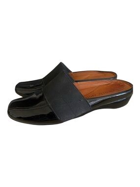 Gentle Souls by Kennth Cole Black Leather Slip-On Loafers Size 5 1/2M Normcore